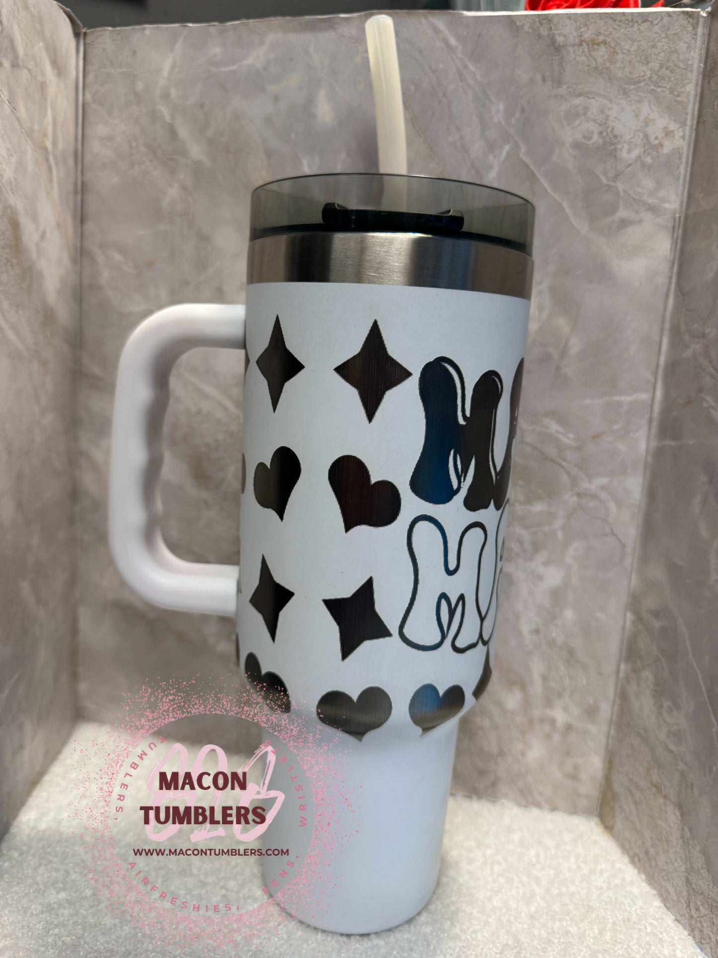 40 oz Engraved “Mama” Tumbler – Matte White with Black Hearts & Stars, Handle Cup