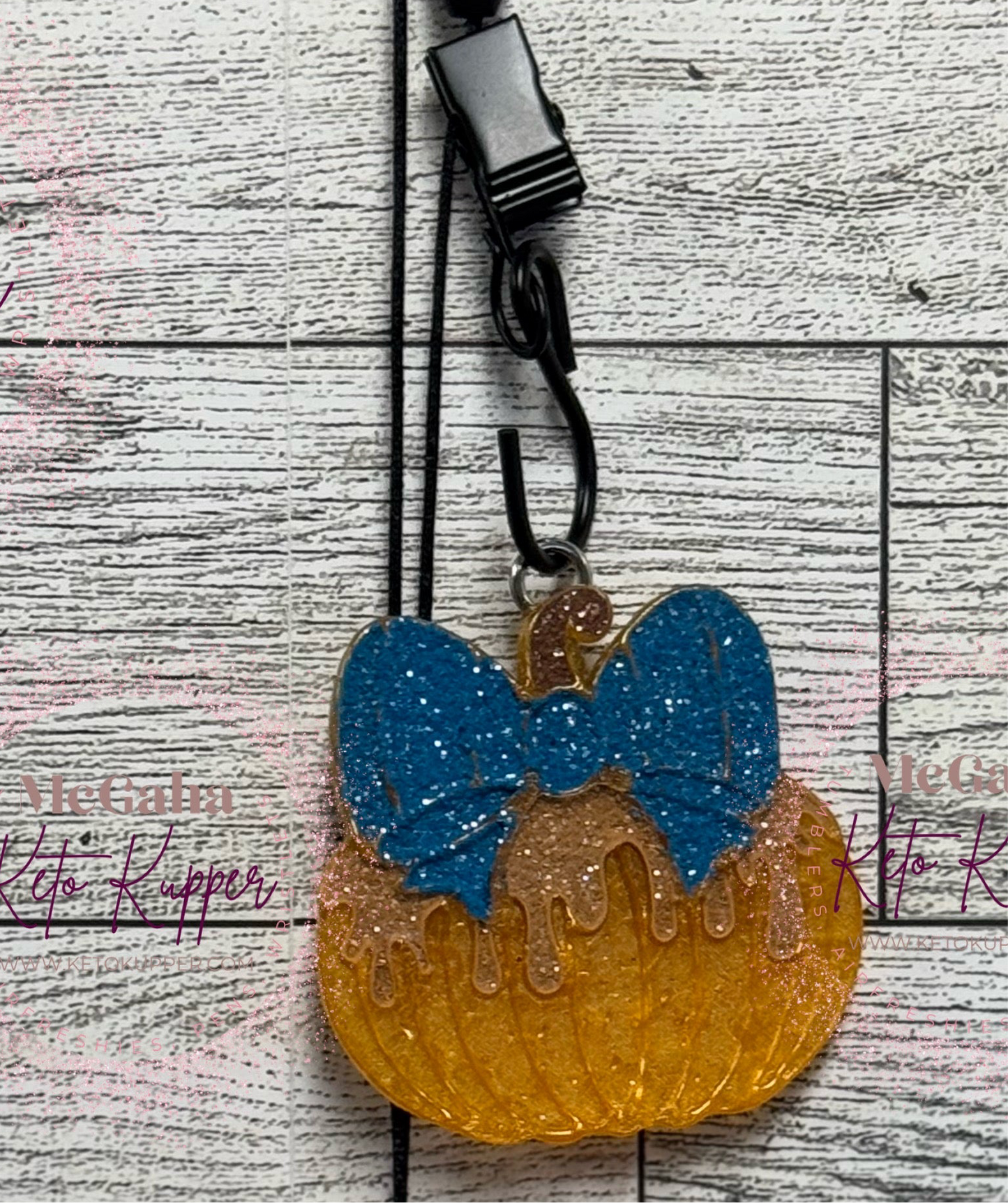 Pumpkin w/Bow Freshie