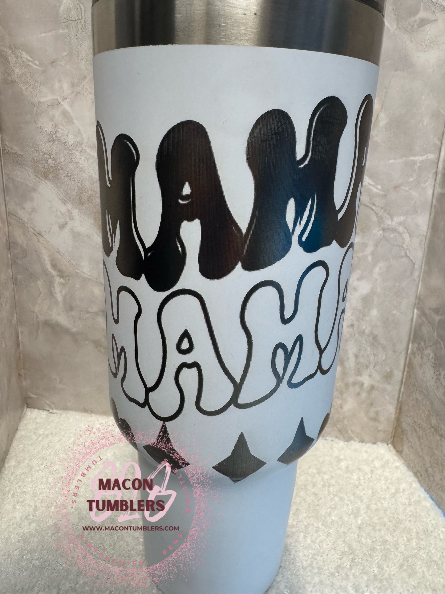 40 oz Engraved “Mama” Tumbler – Matte White with Black Hearts & Stars, Handle Cup